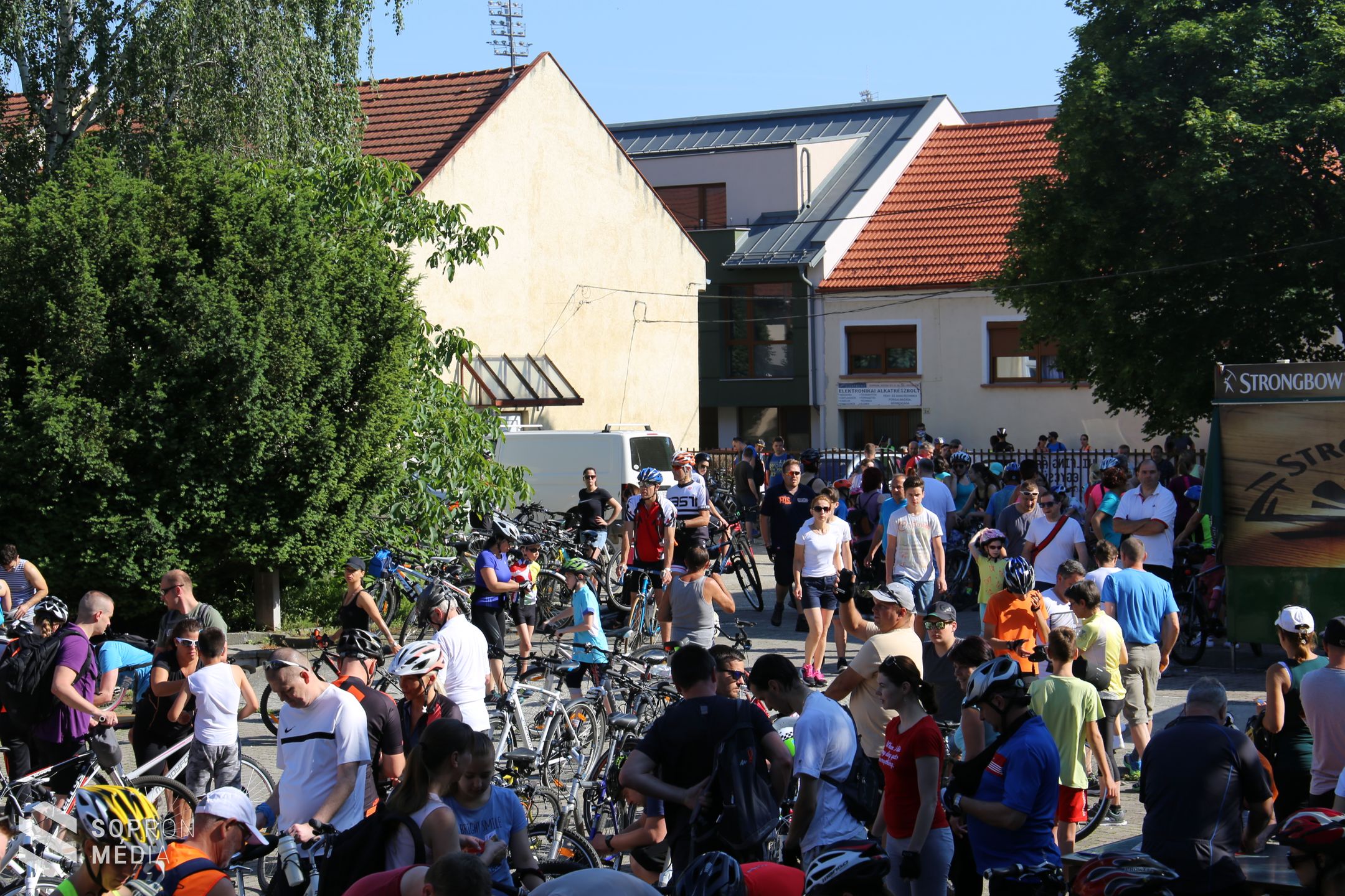 1100 résztvevő és rengeteg ajándék a Vasvilla Kerékpártúrán