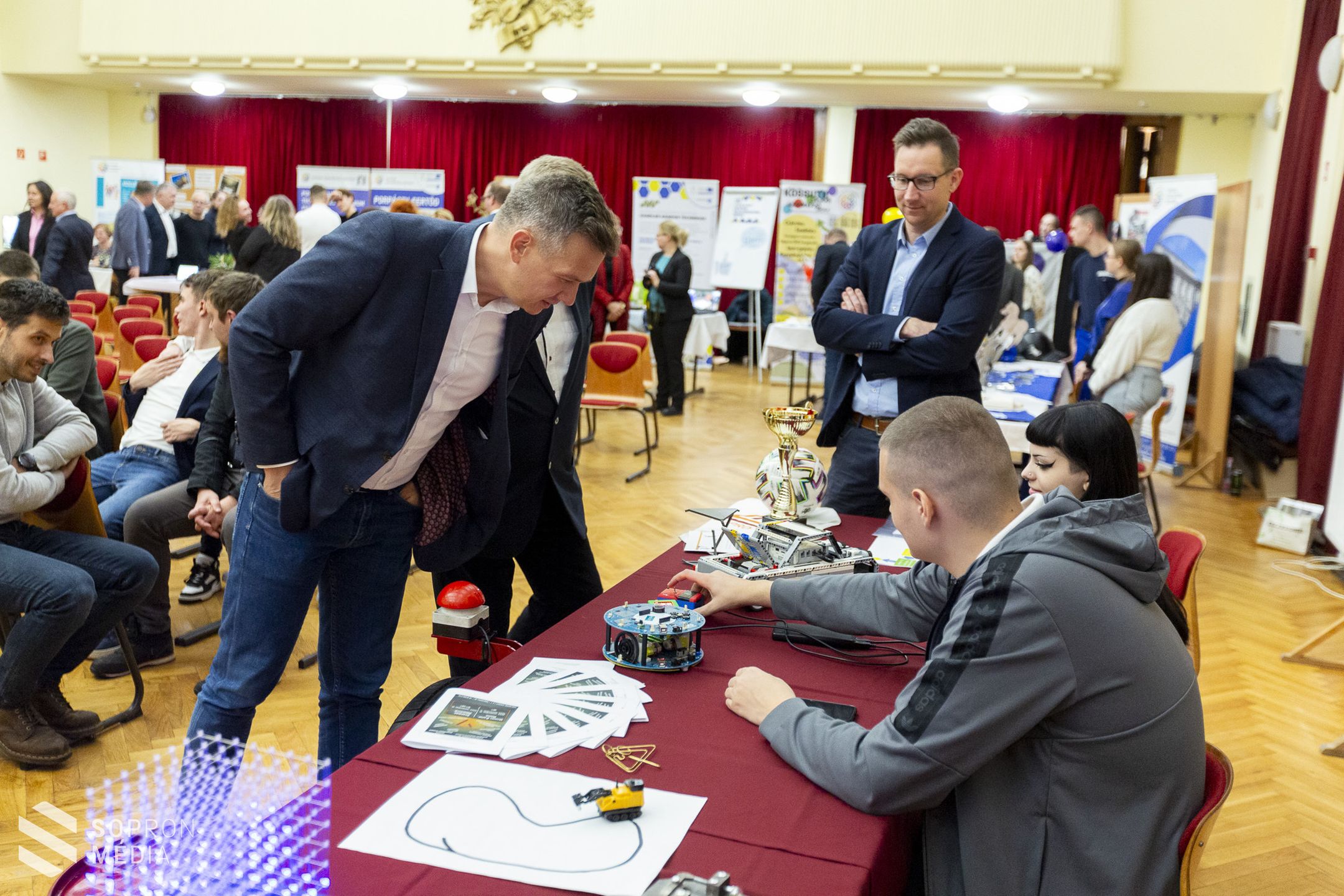 Rendhagyó pályaválasztási szülői értekezlet Sopronban