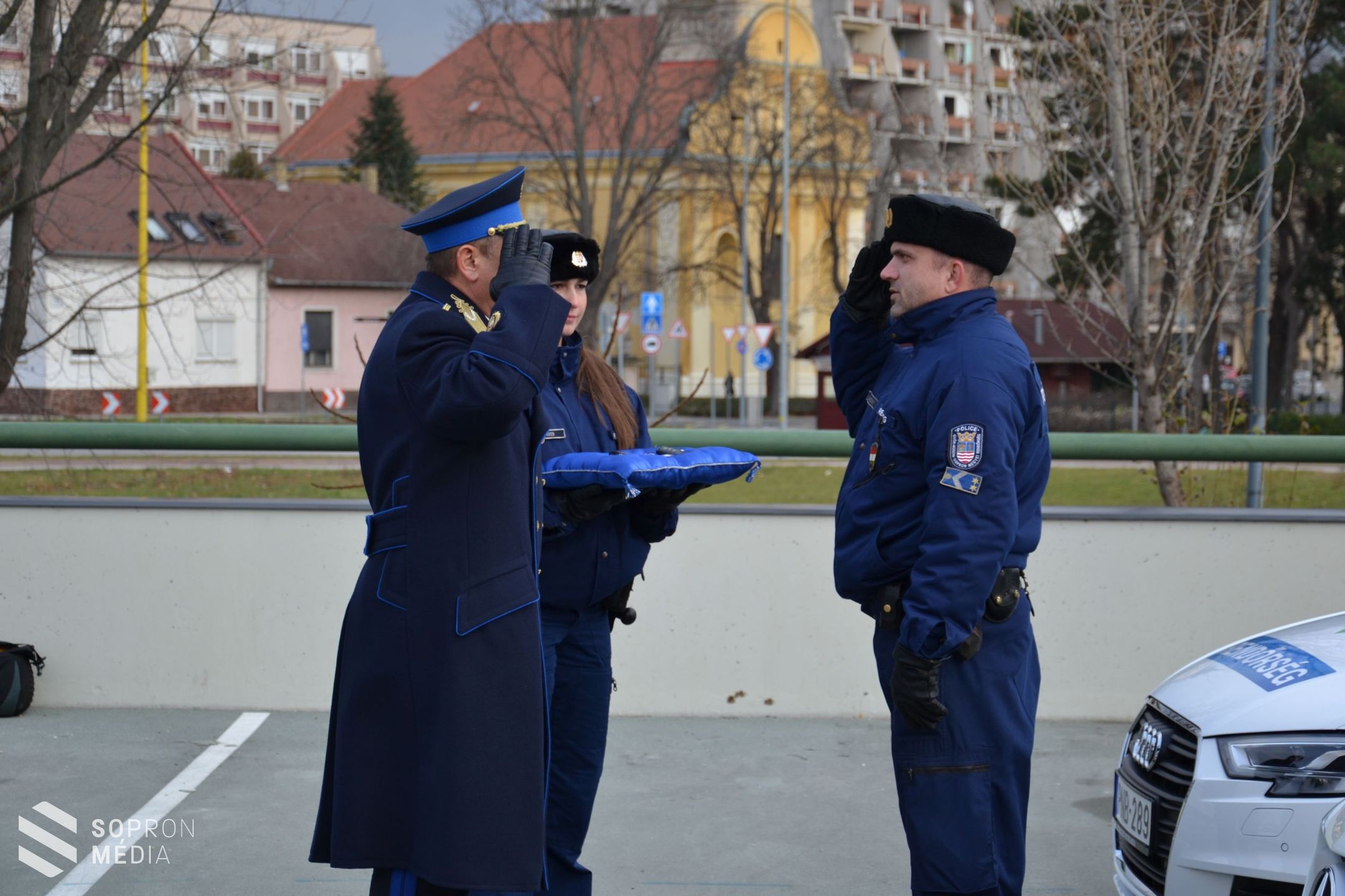 Új járőrgépjárműveket adott át Győr-Moson-Sopron megye rendőrfőkapitánya

