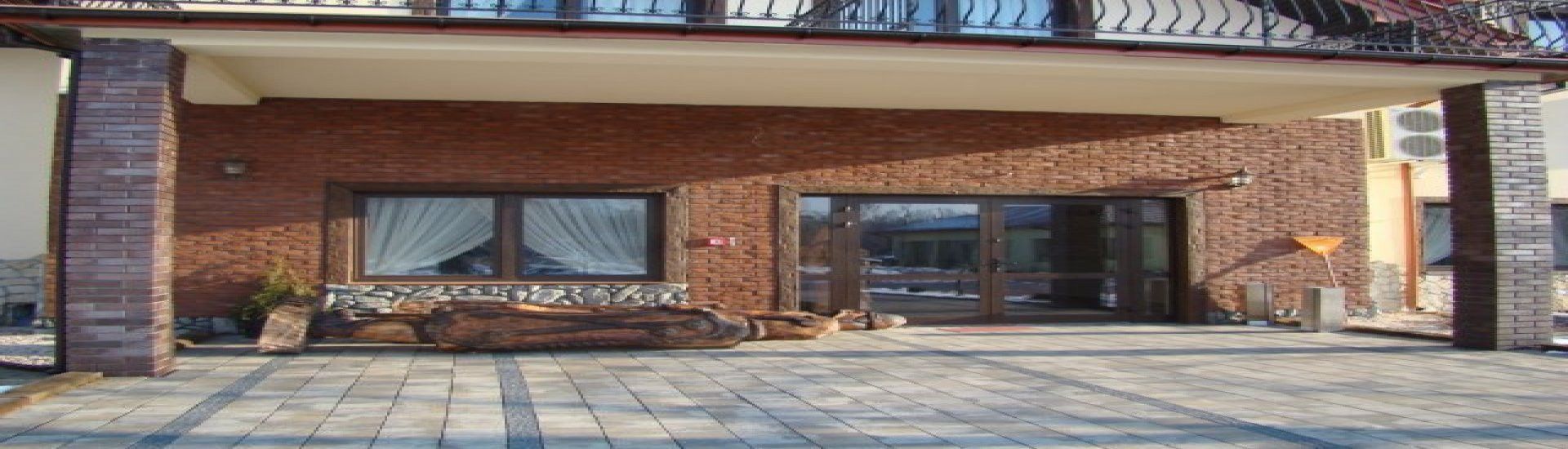 Fal és térburkolatok
