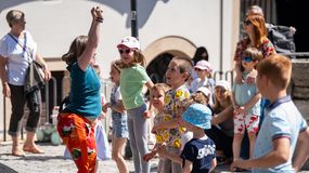 Gyerekzsivajjal indult a pünkösdvasárnap délelőtt a Soproni Borünnepen