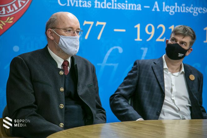 Prof. dr. Lakatos Ferenc , a Soproni Egyetem rektorhelyettese