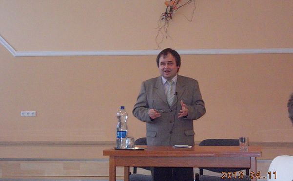 Faluházi esték 2013. április