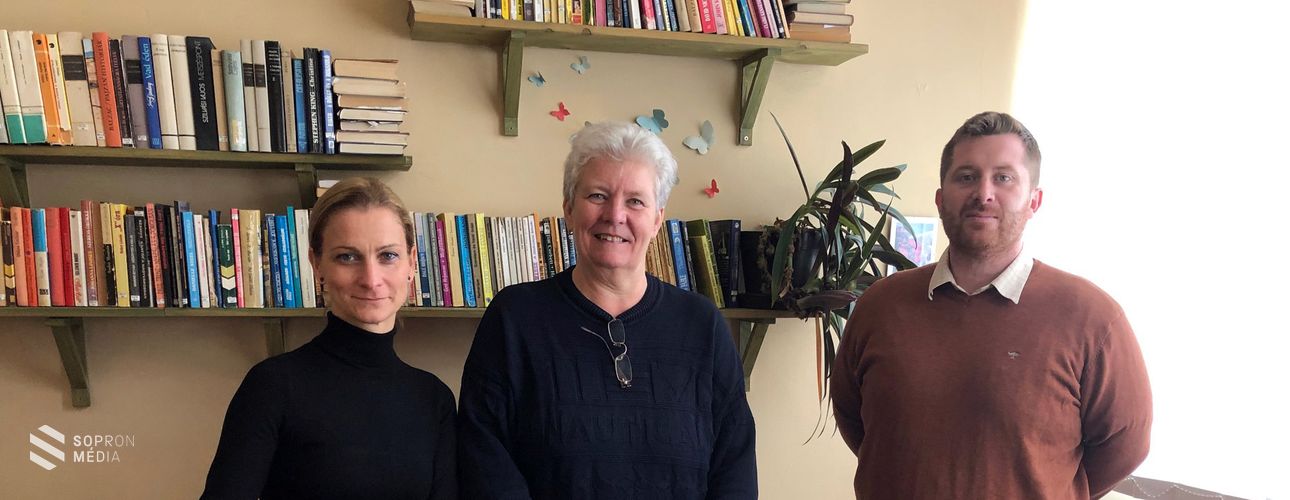 Nagy értékű laptopokat adományozott a soproni cég