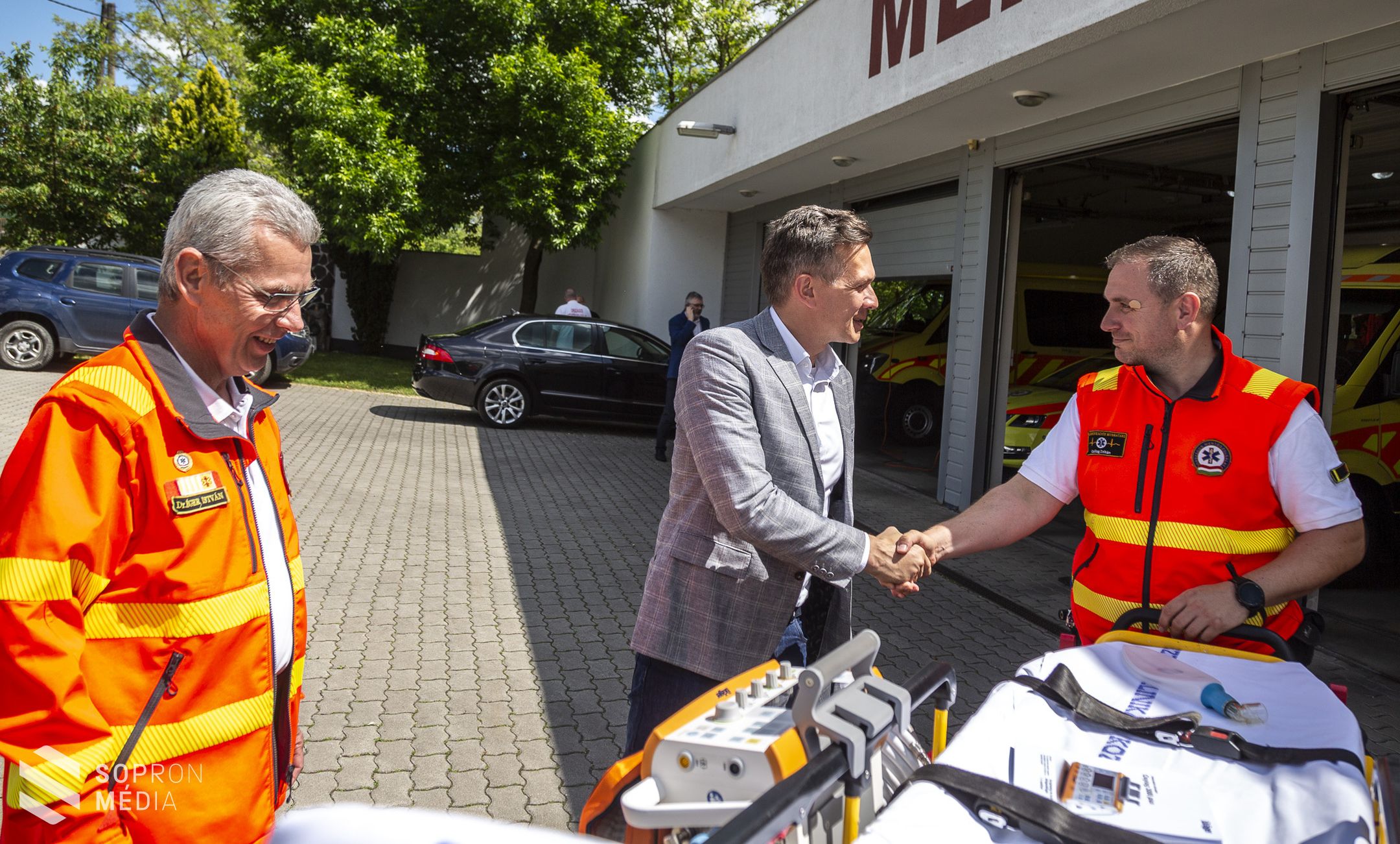 Új lélegeztetőgéppel gazdagodott a Soproni Mentőállomás