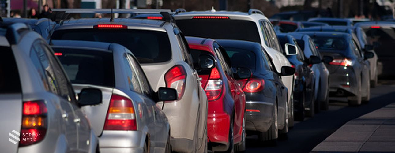 Nő, de rohamosan öregszik a személygépkocsi-állomány