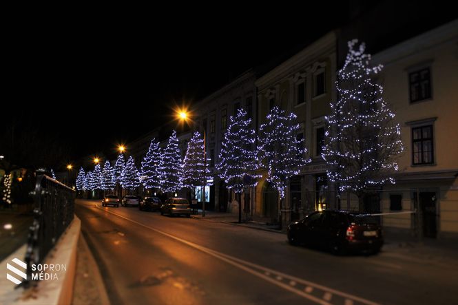 Adventi fények a Várkerületen (2015)