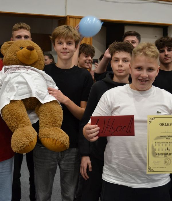 Vidám esküvel lettek licistává a mujkók