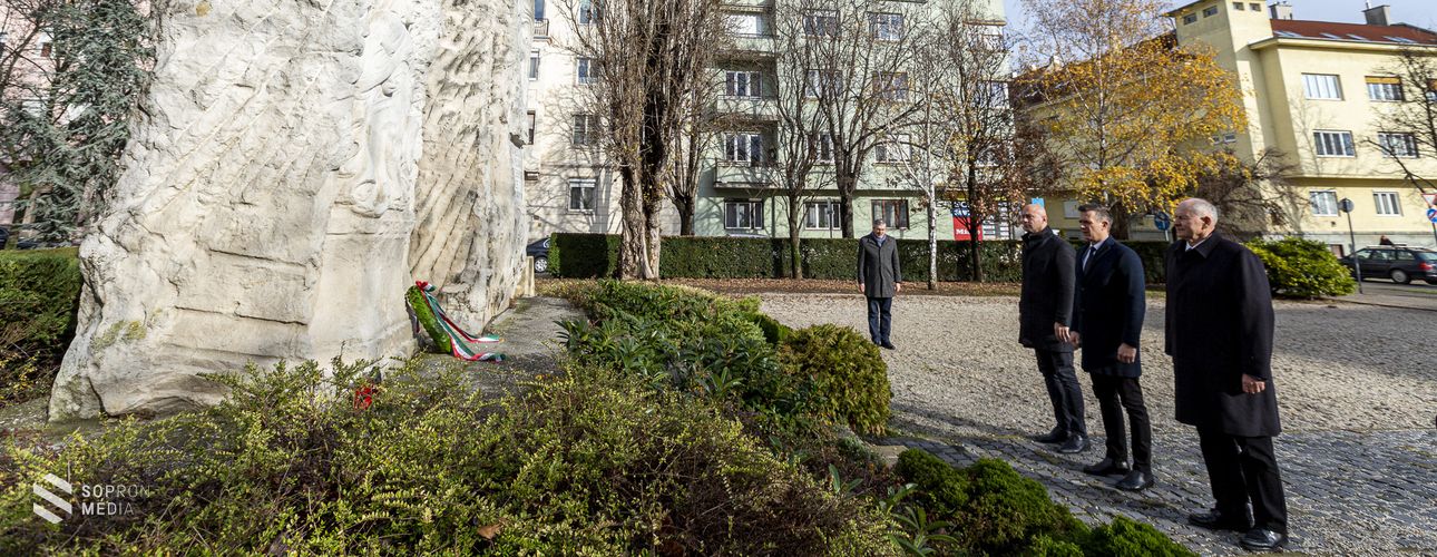 Megemlékeztek a 78 éve történt bombázásról