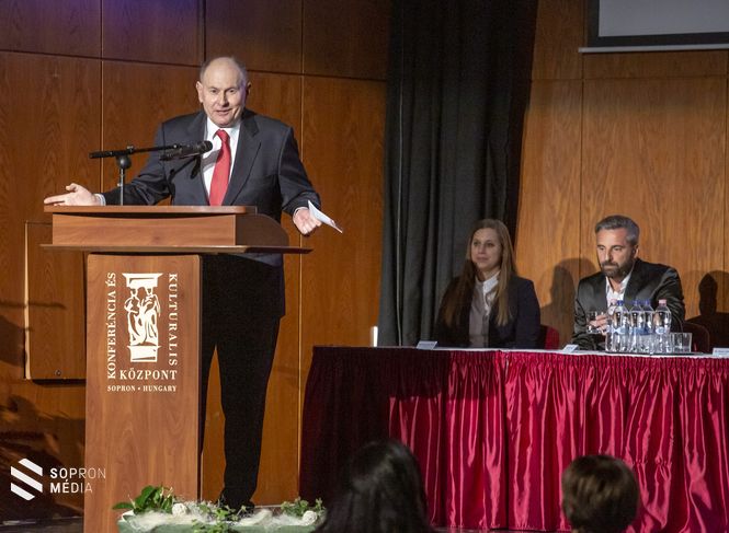 Dr. Simon István alpolgármester