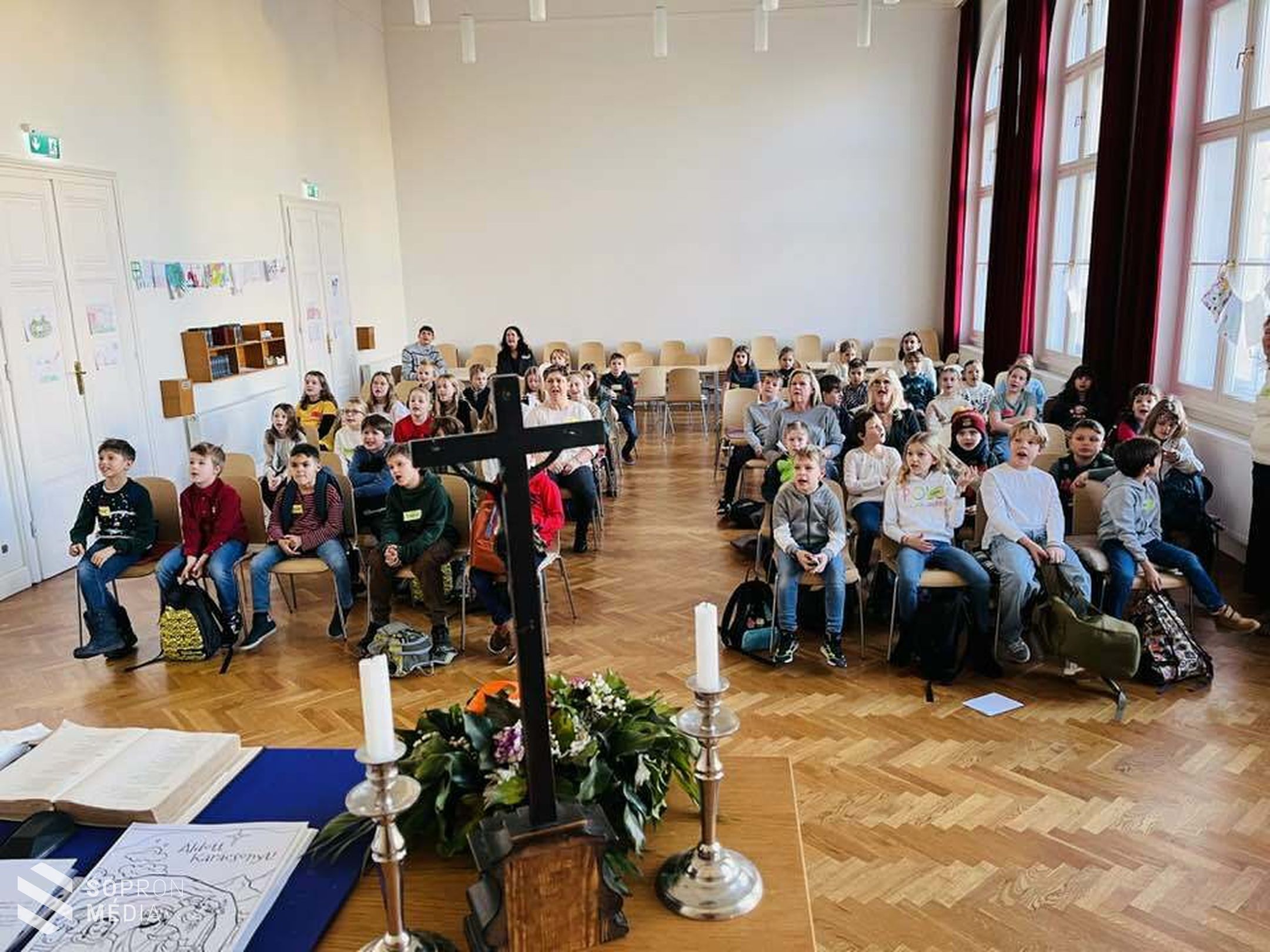 Kismartoni diákok Sopronban