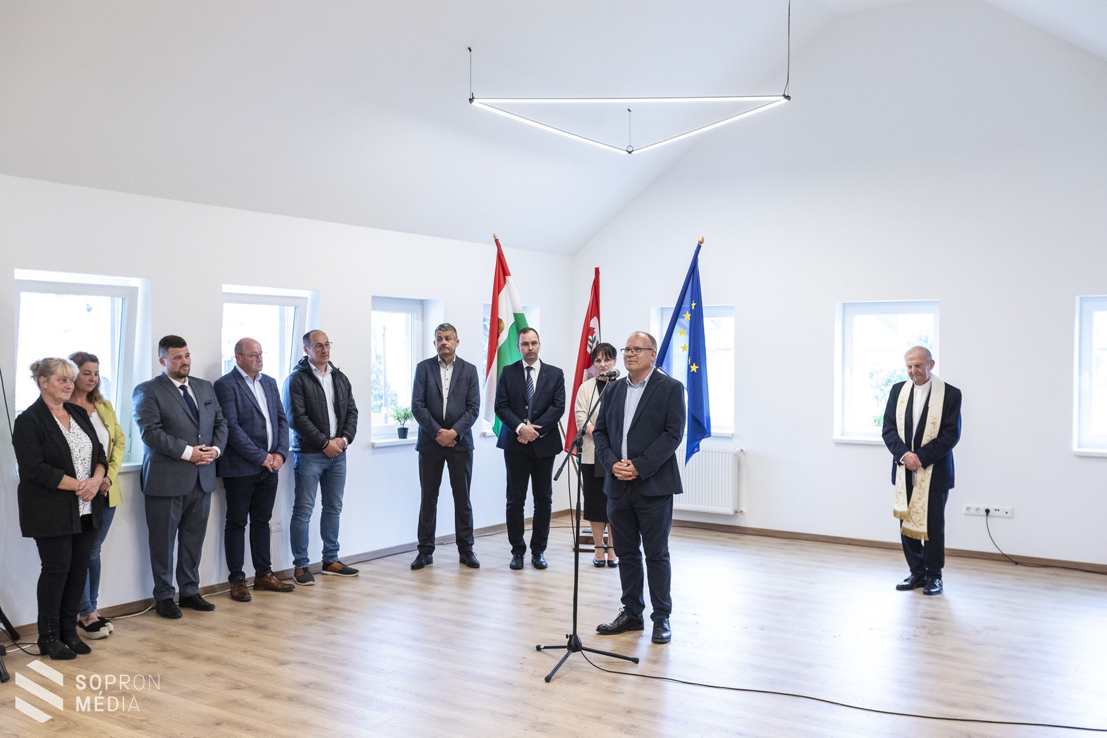 Közösségi teret adtak át Ágfalván!