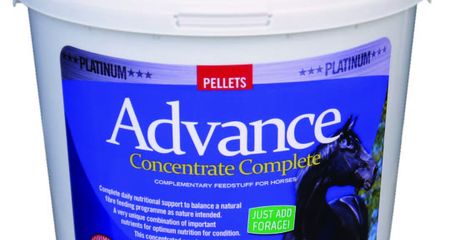 EQUIMINS ADVANCE COMPLETE-koncentrált táplálékkiegészítő vitamin pellet 2kg