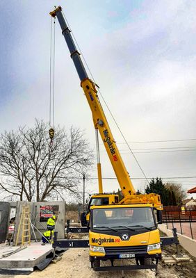 Mobile home elements lifted with our XCMG crane truck