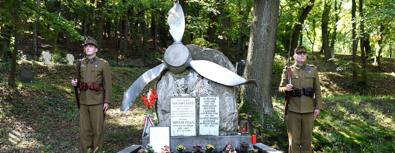 Hazánk legeredményesebb vadászpilótájára emlékeztek Sopronbánfalván
