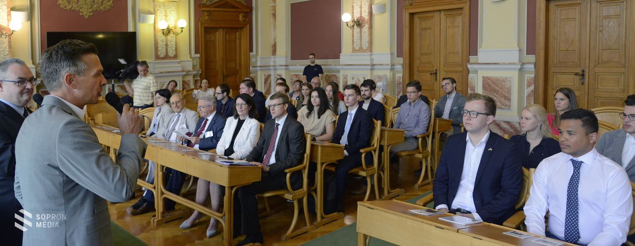 A Német-Magyar Nyári Akadémia diákjait köszöntötték