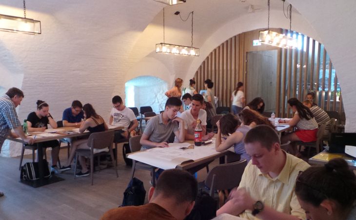 Esterházy nyári egyetemet tartottak Estöriseknek