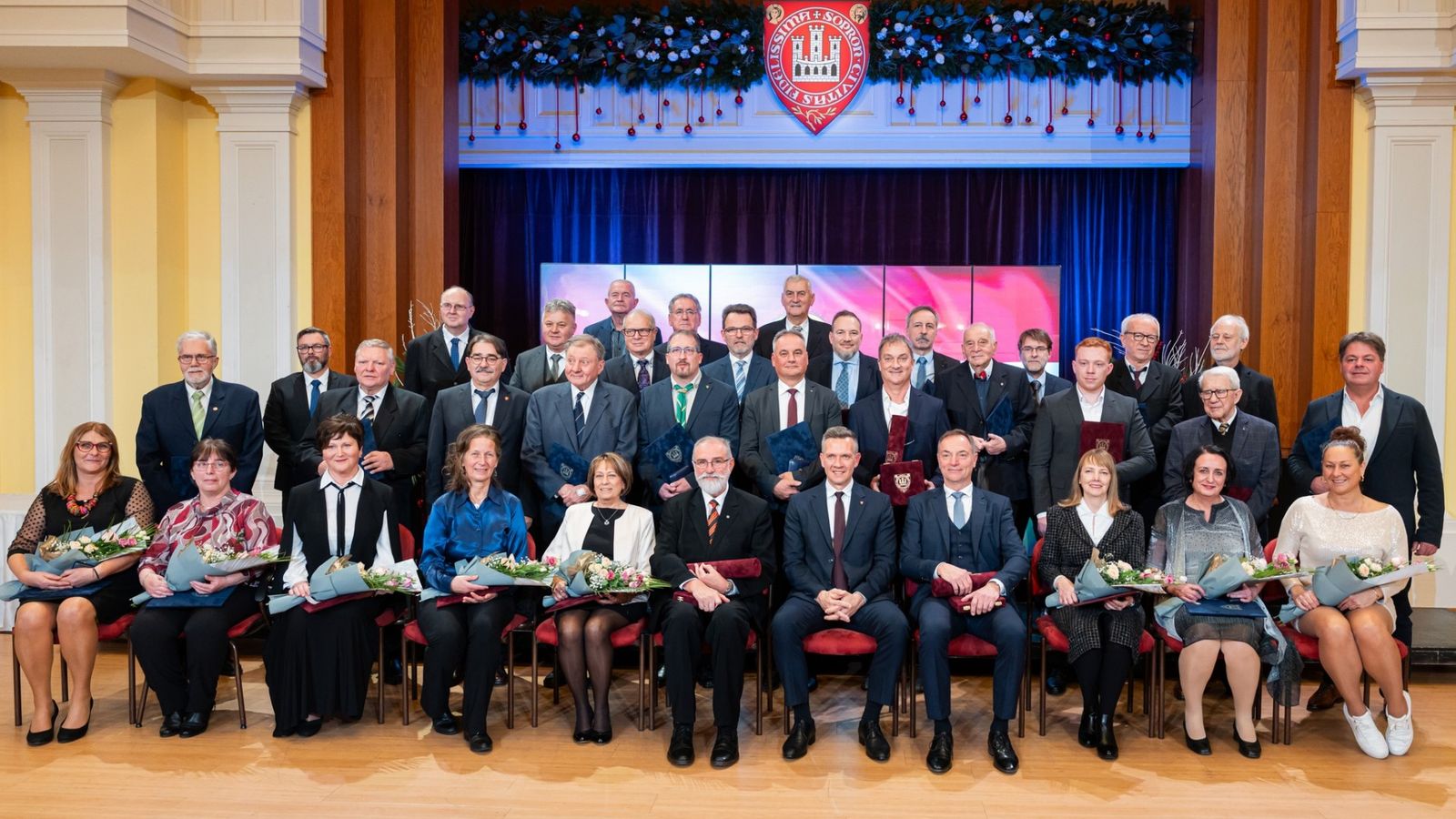 A városi kitüntetések átadásával vette kezdetét a hűségnapi ünnepségsorozat