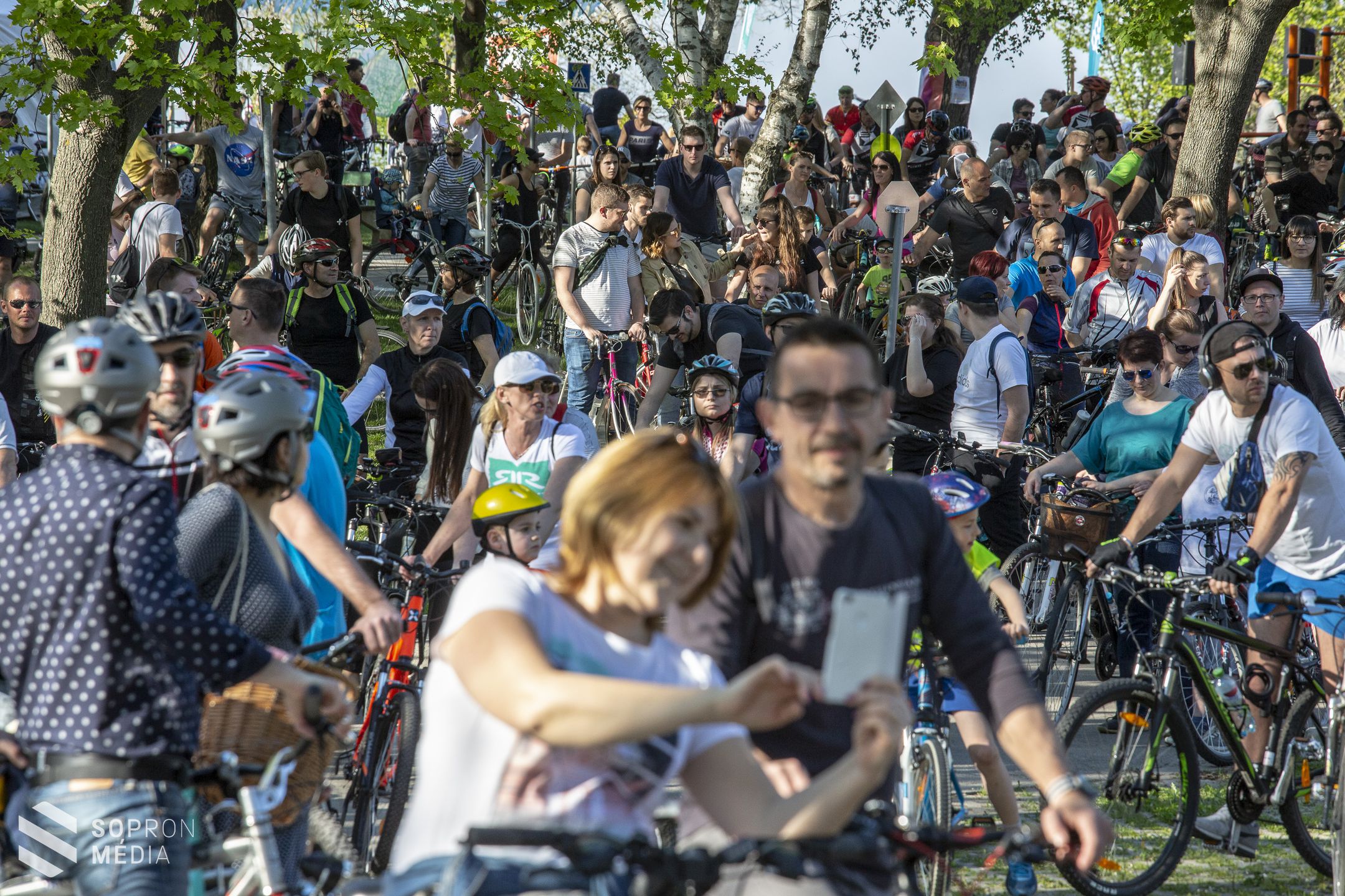 Rengeteg kerékpáros lepte el Sopron utcáit