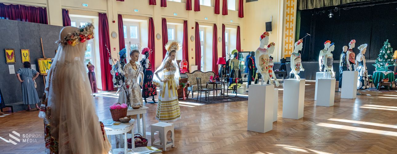 Népviselet újragondolva – Aurora FolkGlamour a GYIK Rendezvényházban