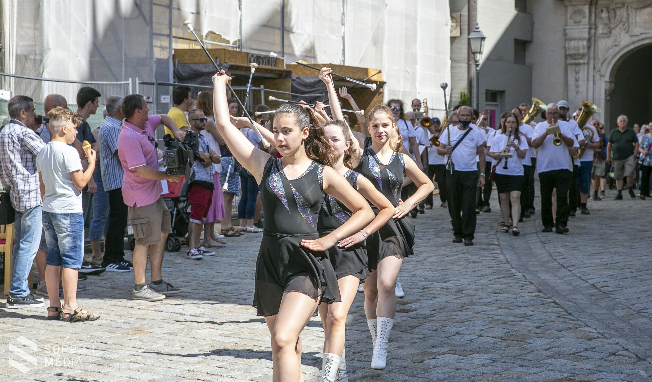 Fúvószene töltötte be Sopron utcáit