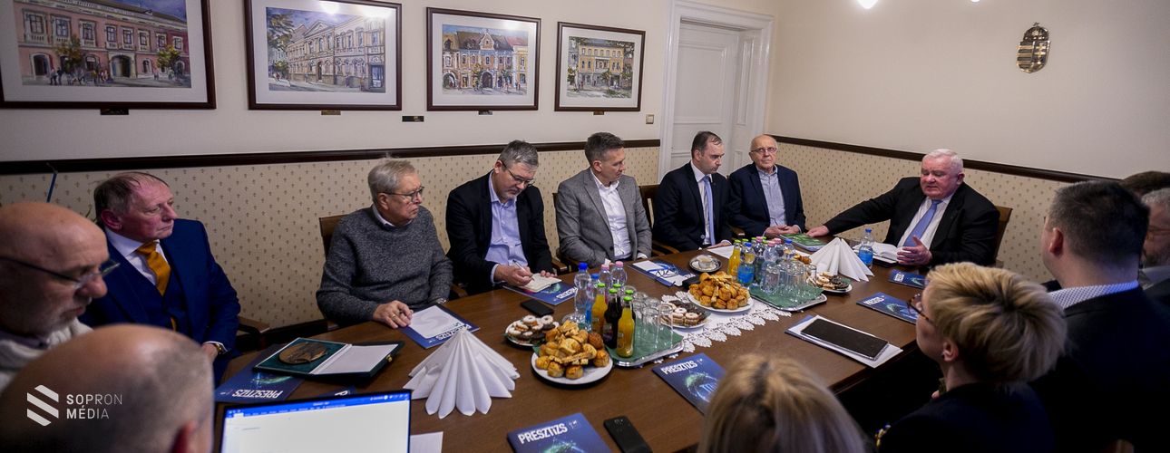 Fontos gazdasági tanácskozást tartottak a vezetők