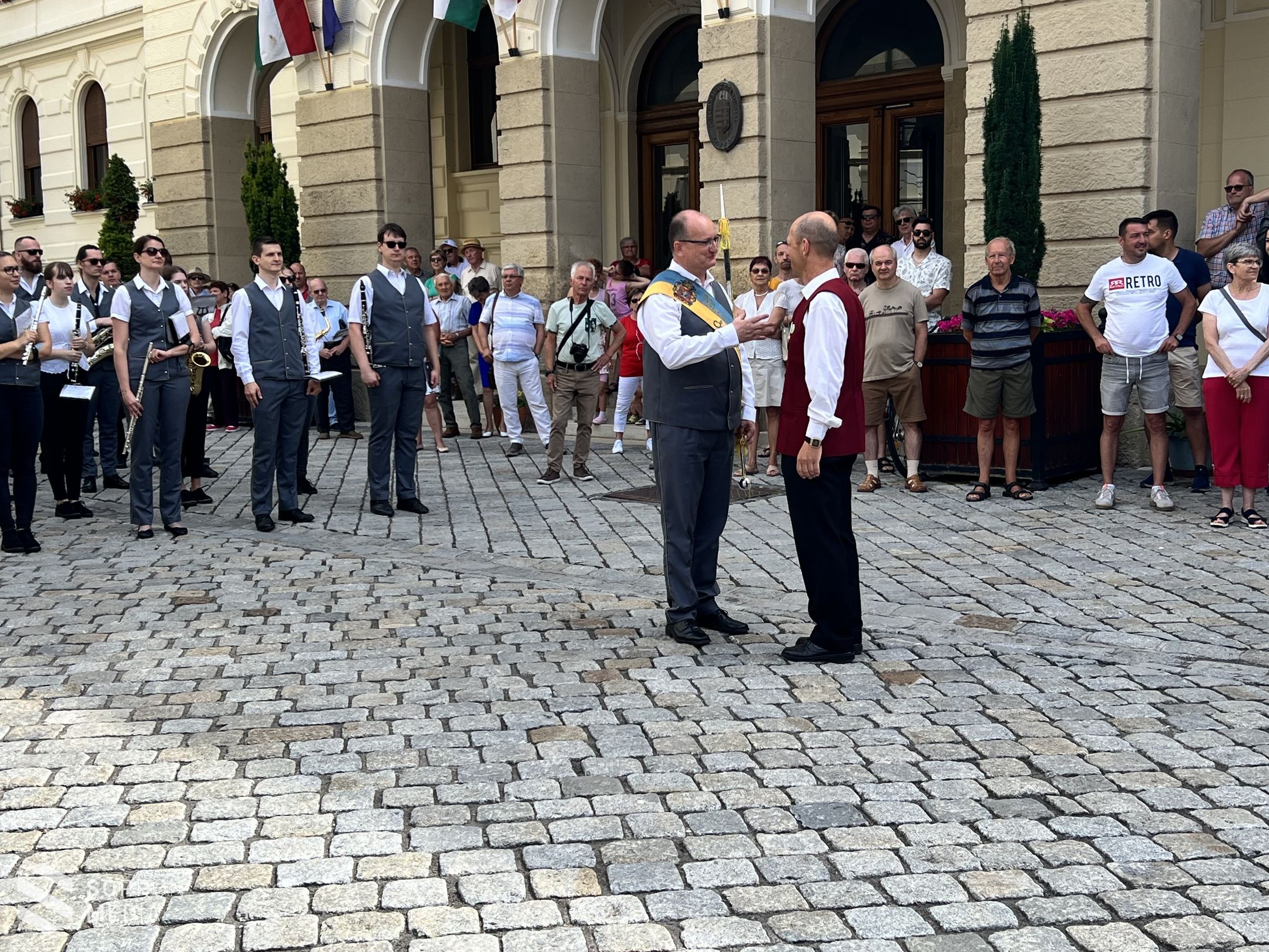 Fúvósok zenéjétől volt hangos Sopron Fő tere