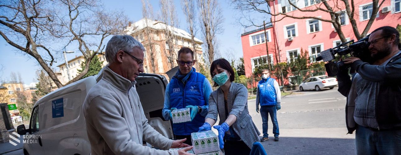 Tízezer üvegnyi Béres Cseppet osztanak szét