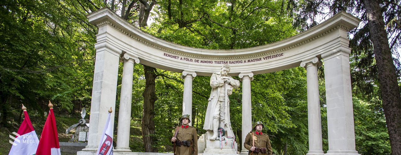 Megemlékezést tartottak a magyar hősök emlékünnepén a bánfalvi hősi temetőben