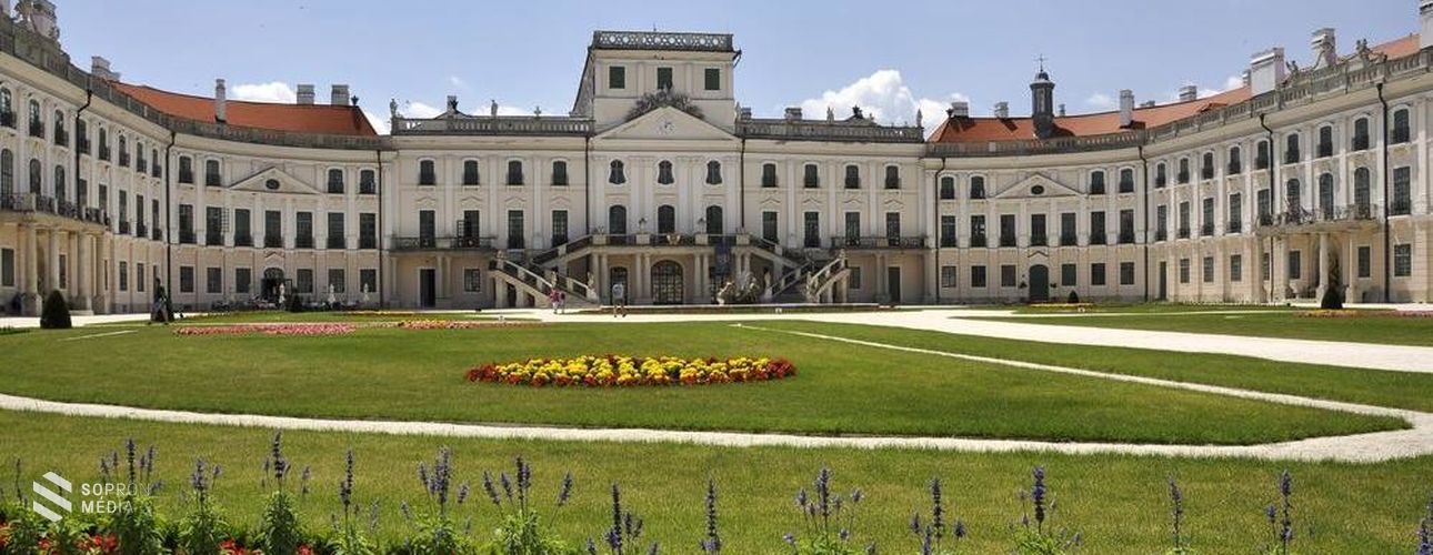 Nők napja a fertődi Esterházy-kastélyban