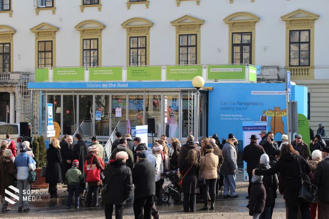 A reformáció kamionja Sopronban a Széchenyi téren