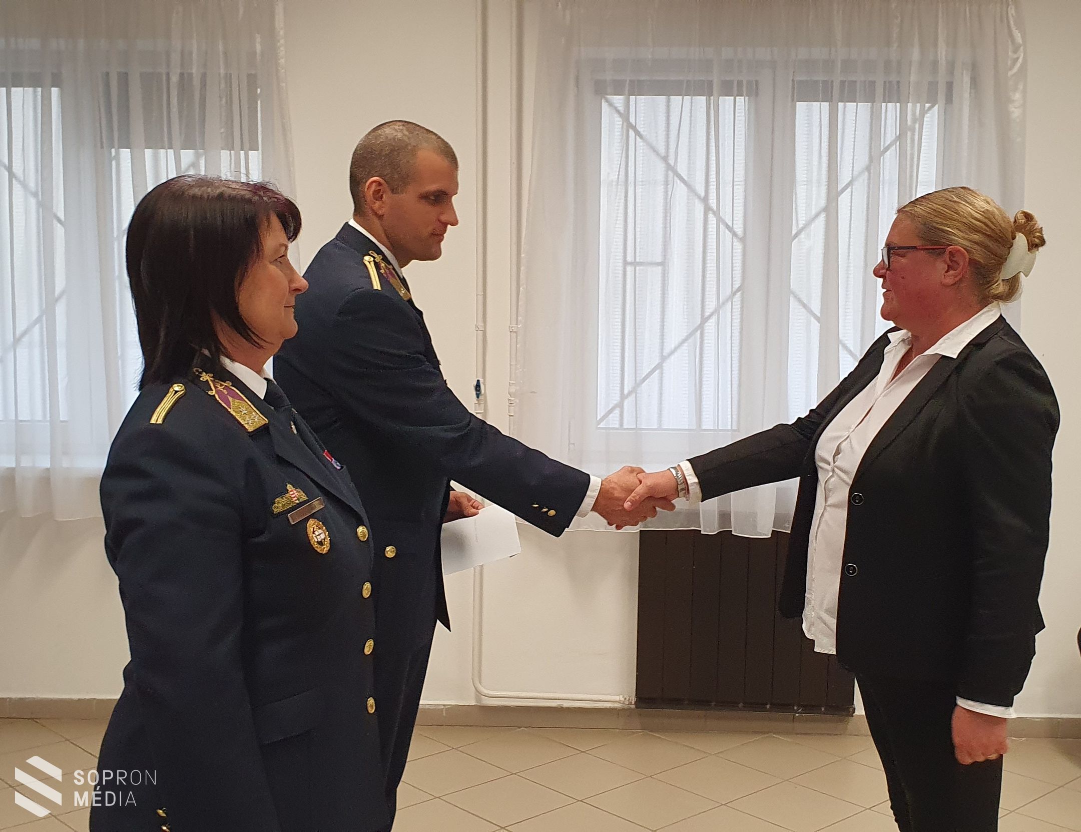 Az intézetparancsnok és az ügyvezető is elismerte az állomány munkáját Sopronkőhidán