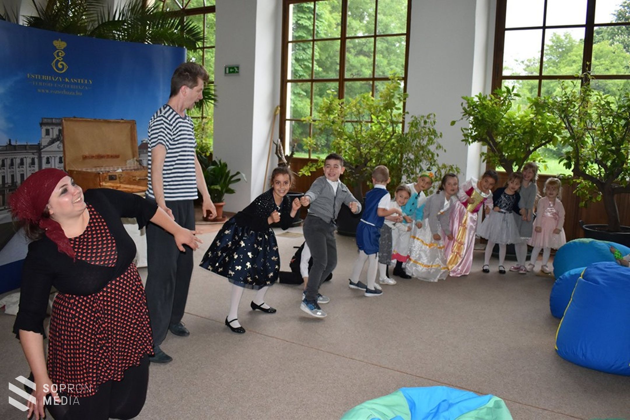 Képgaléria a fertődi Esterházy-kastély kishercegi báljáról