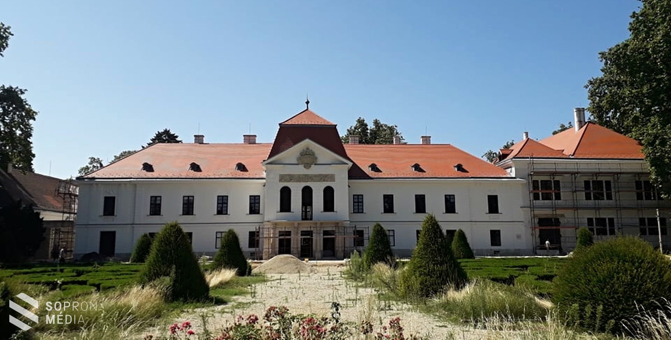 Képgalériát osztottak meg a nagycenki Széchenyi-kastély fejlesztéséről