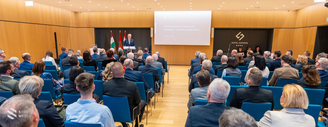A Soproni Gazdasági Fórumon díjazták a város gazdasági szereplőit