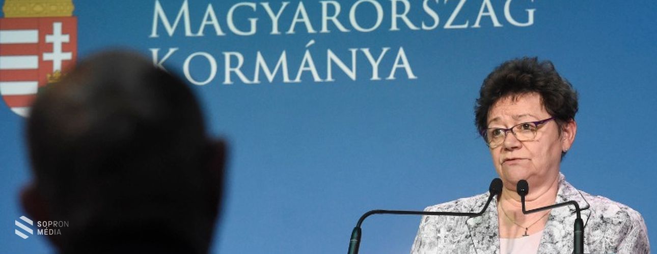 Országos tiszti főorvos: Tartsák be a szabályokat és viselkedjenek felelősen