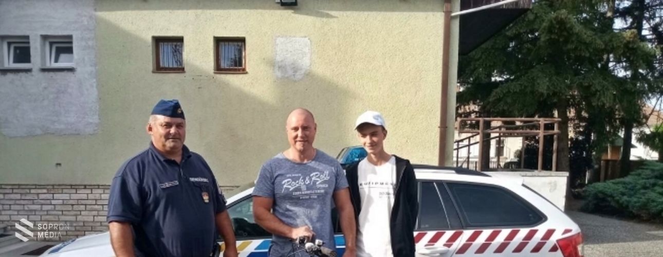 Lopott kerékpárt adtak vissza a rendőrök tulajdonosának