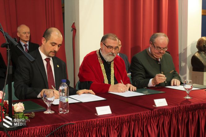 Az Országos Erdészeti Egyesület és a Soproni Egyetem együttműködésének aláírása