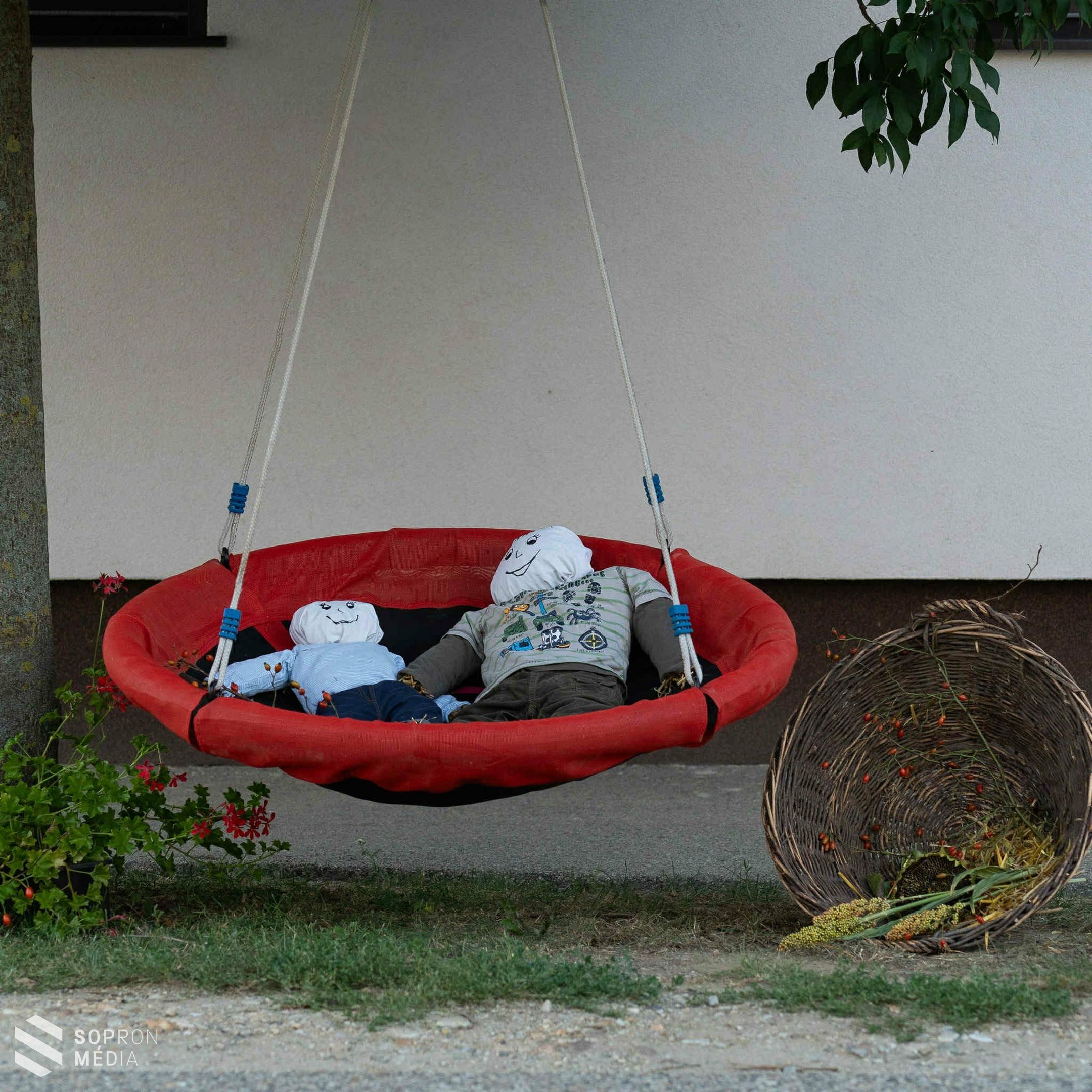 Szebbnél szebb dekorációk díszítik Kópháza utcáit