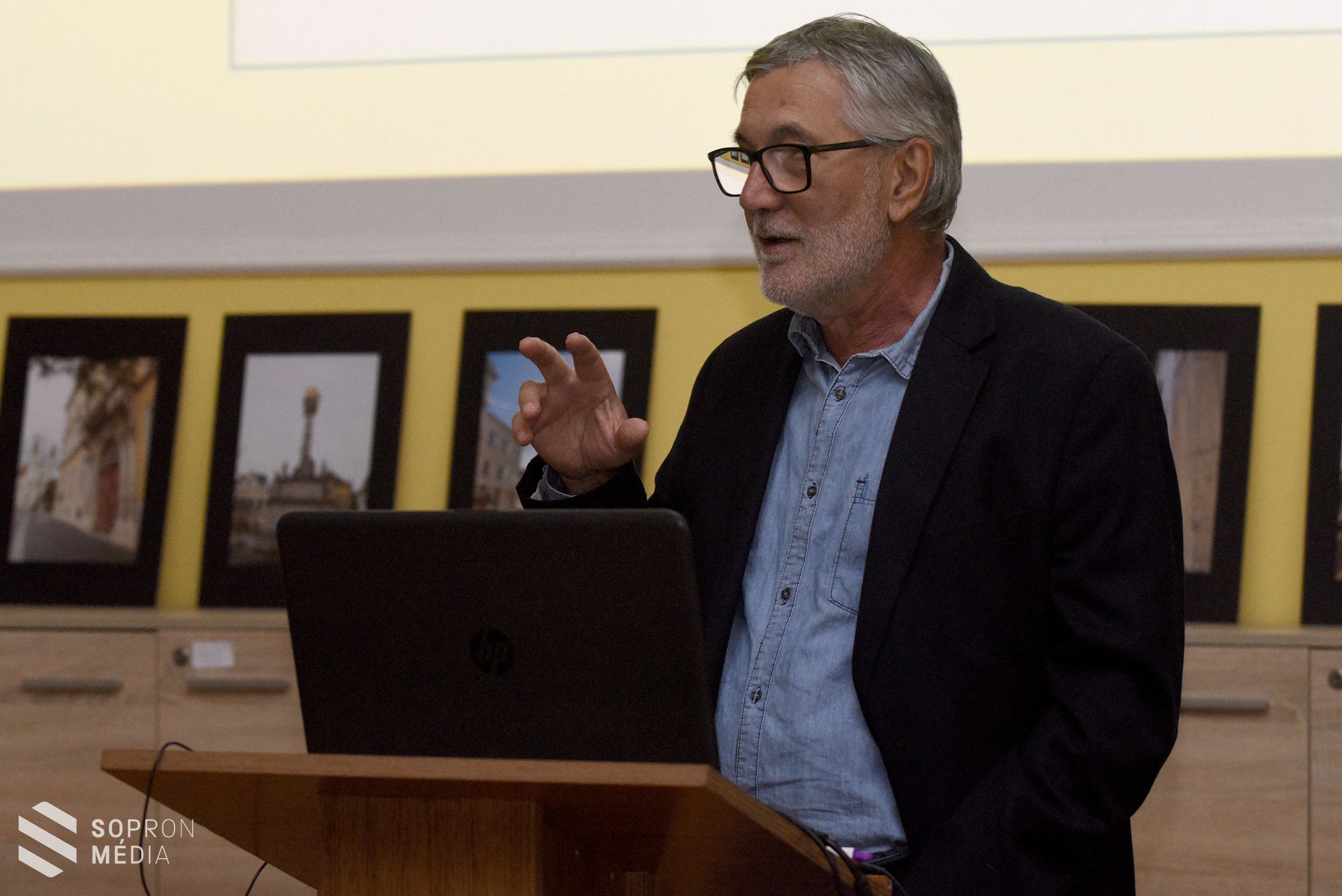 Előadás az év fáiról és a virágos Sopronról