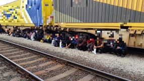 Tehervagonban találták meg az illegális migránsokat Sopronban