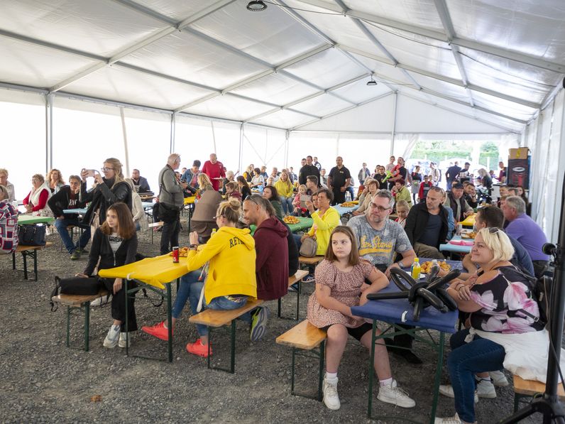 Közösségépítő családi piknik a koronázódombi új parkban