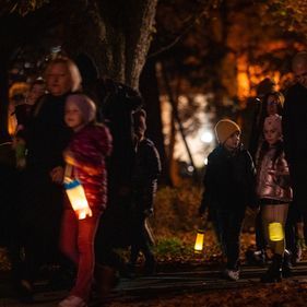 Lámpás felvonulással ünnepelték Szent Márton napját az Erzsébet-kertben