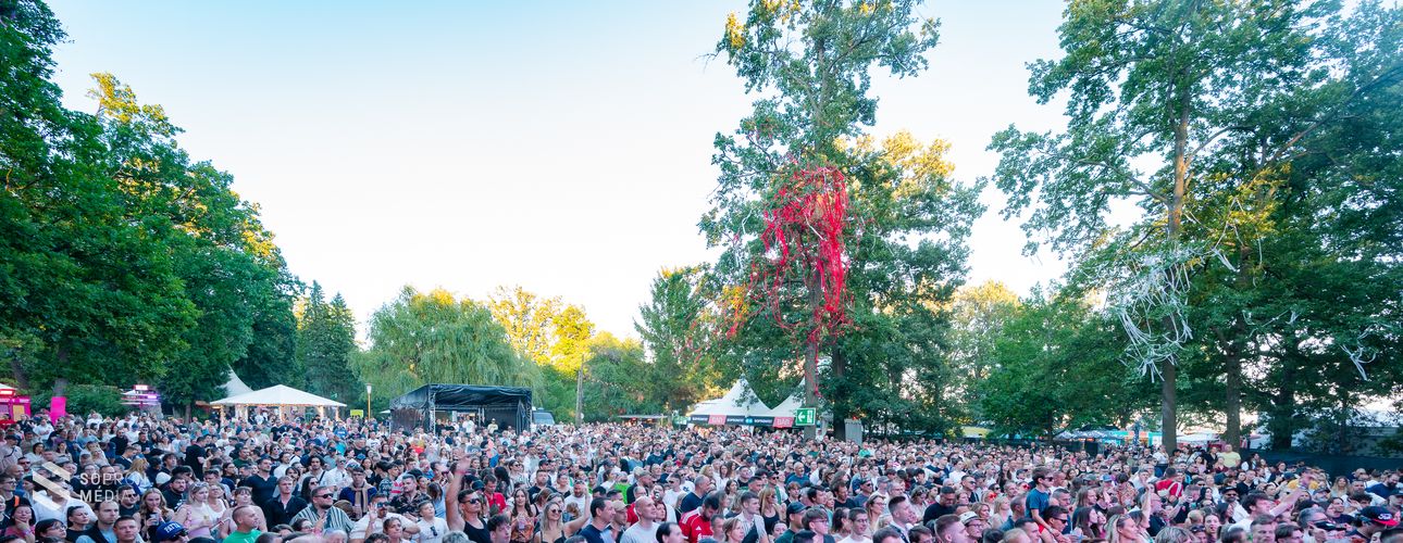 Így telt a SopronFest második napja - koncertek, fesztiválhangulat és felejthetetlen pillanatok.