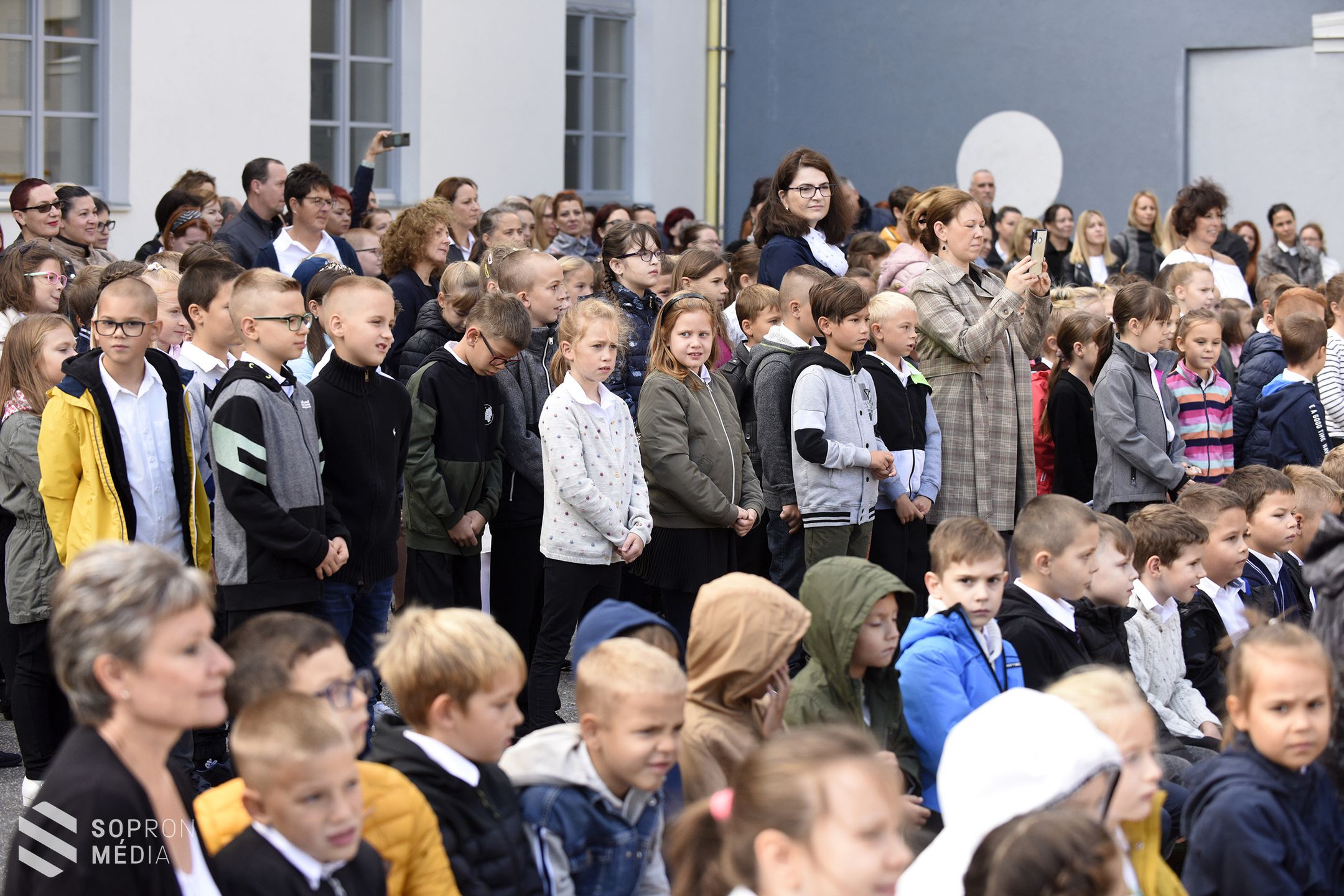 Megnyitották az új tanévet a Petőfi Sándor Általános Iskolában