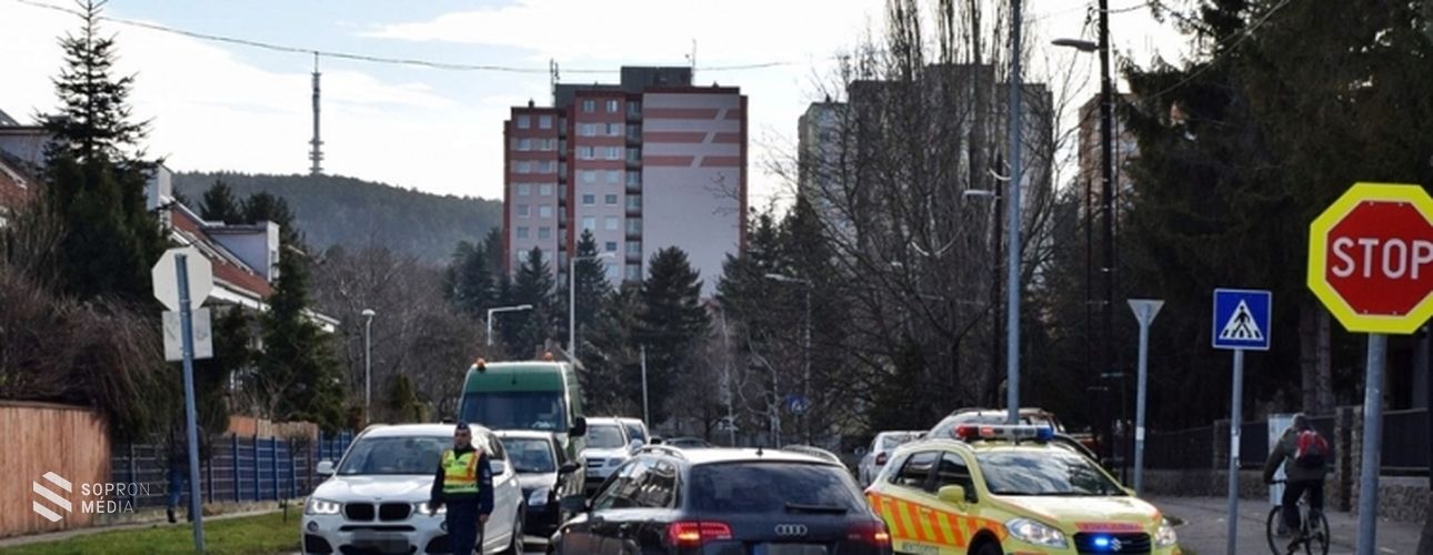 Nem adott elsőbbséget a motorosnak, összeütköztek