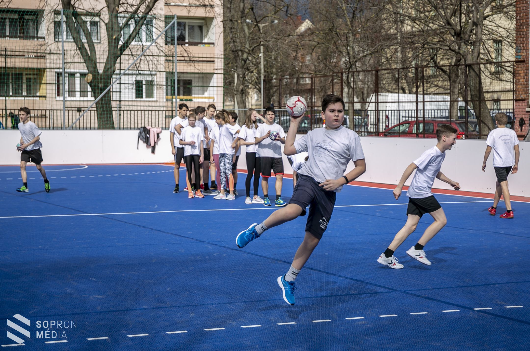 Kézilabdapálya épült Sopronban