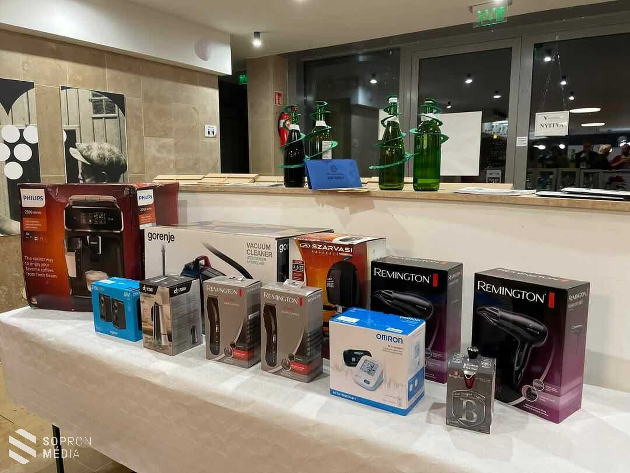 Háztartási eszközöket adományozott a Rotary Club Sopron a Soproni Szociális Intézménynek