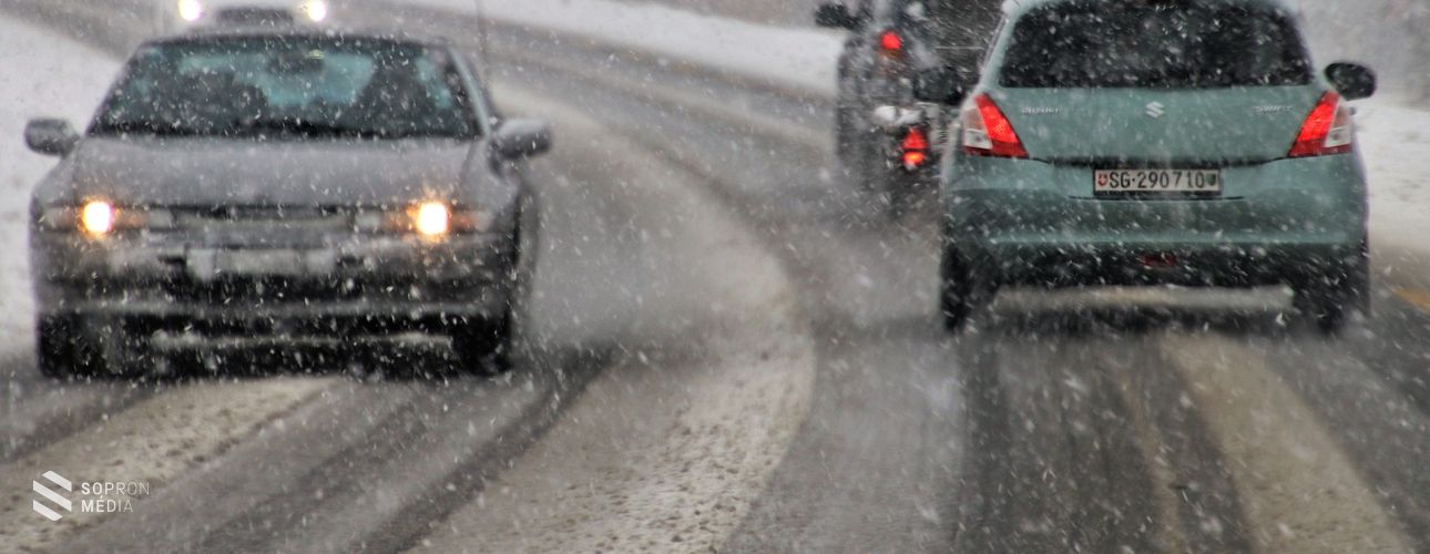 Katasztrófavédelem: szombat éjfélig viharos szél és csúszós utak teszik veszélyessé a közlekedést