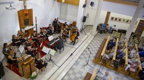 Templomi koncert a Jereván lakótelepen